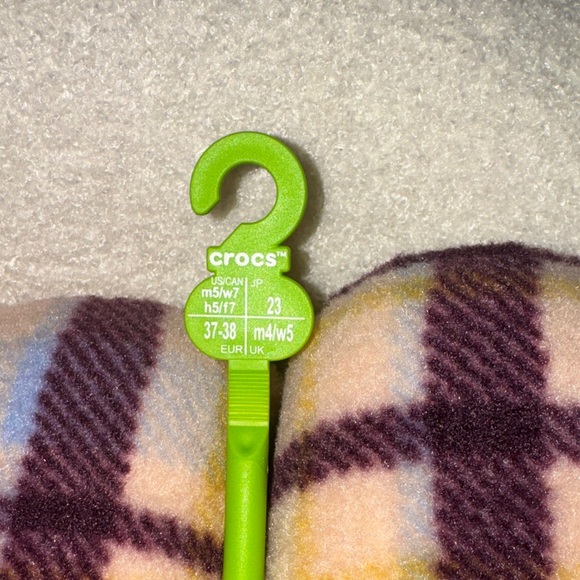 CROCS Womens Cozy Plaid Slippers -NWT - Picture 6 of 10